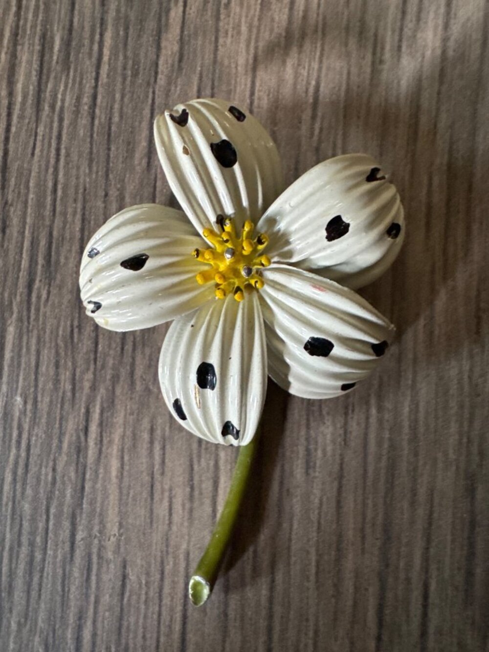 Vintage 1960 MOD Dogwood White & Black Spotted Flower Brooch Yellow Center 2.5-I